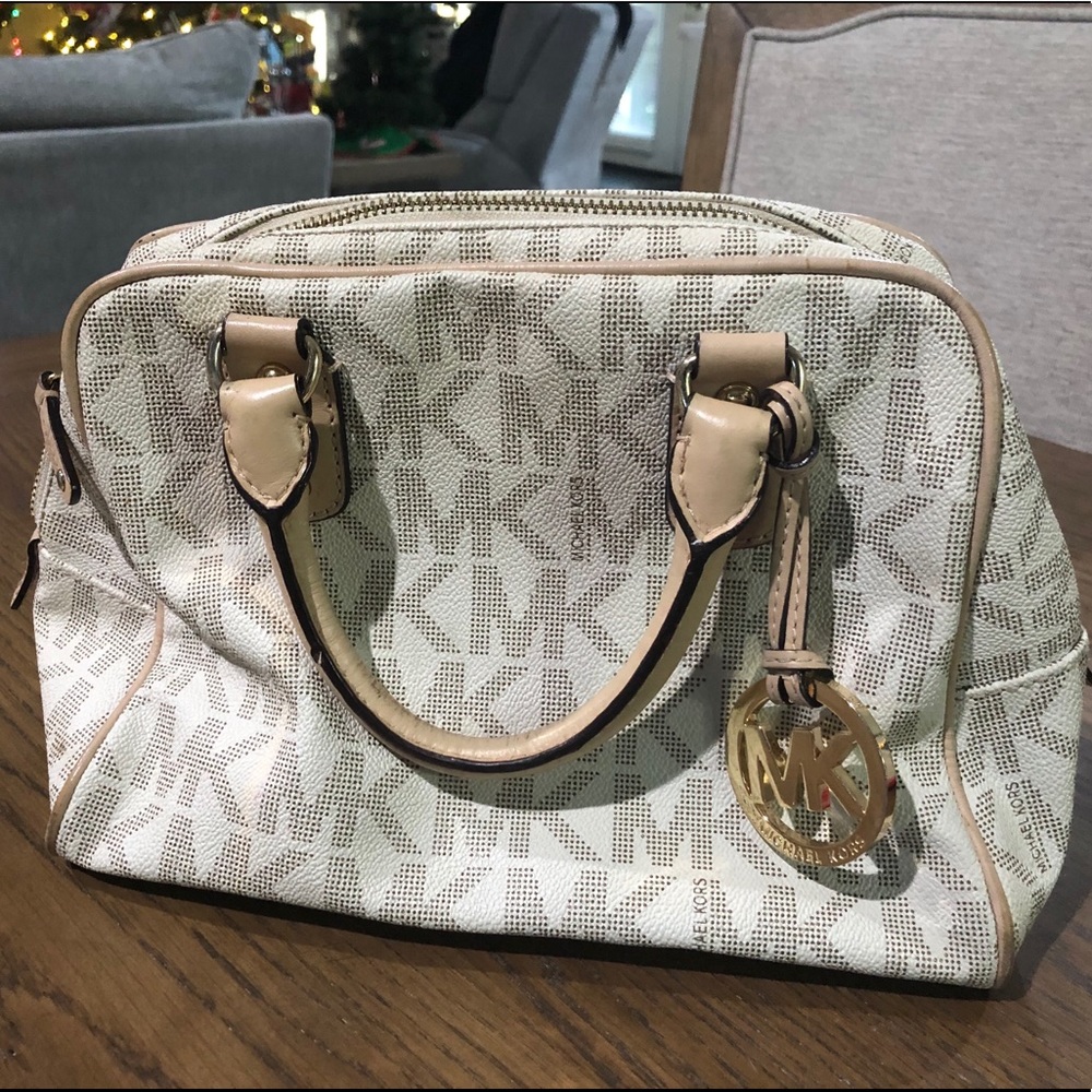 Micheal Kors purse